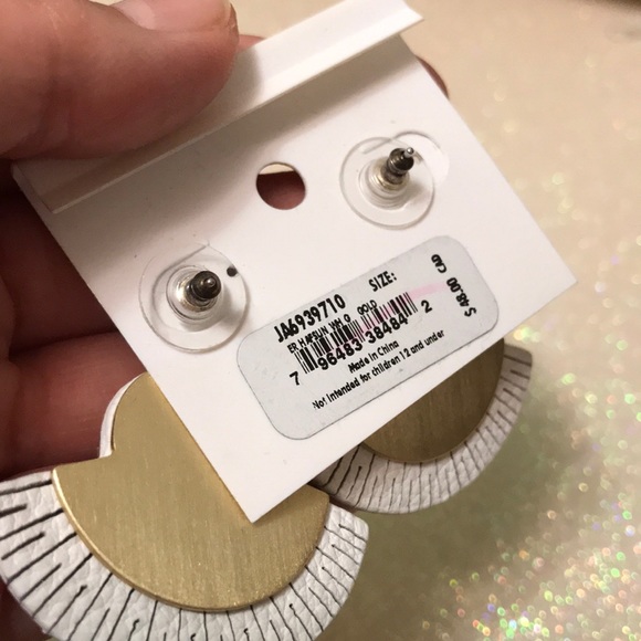 Fossil Earrings - Picture 4 of 5